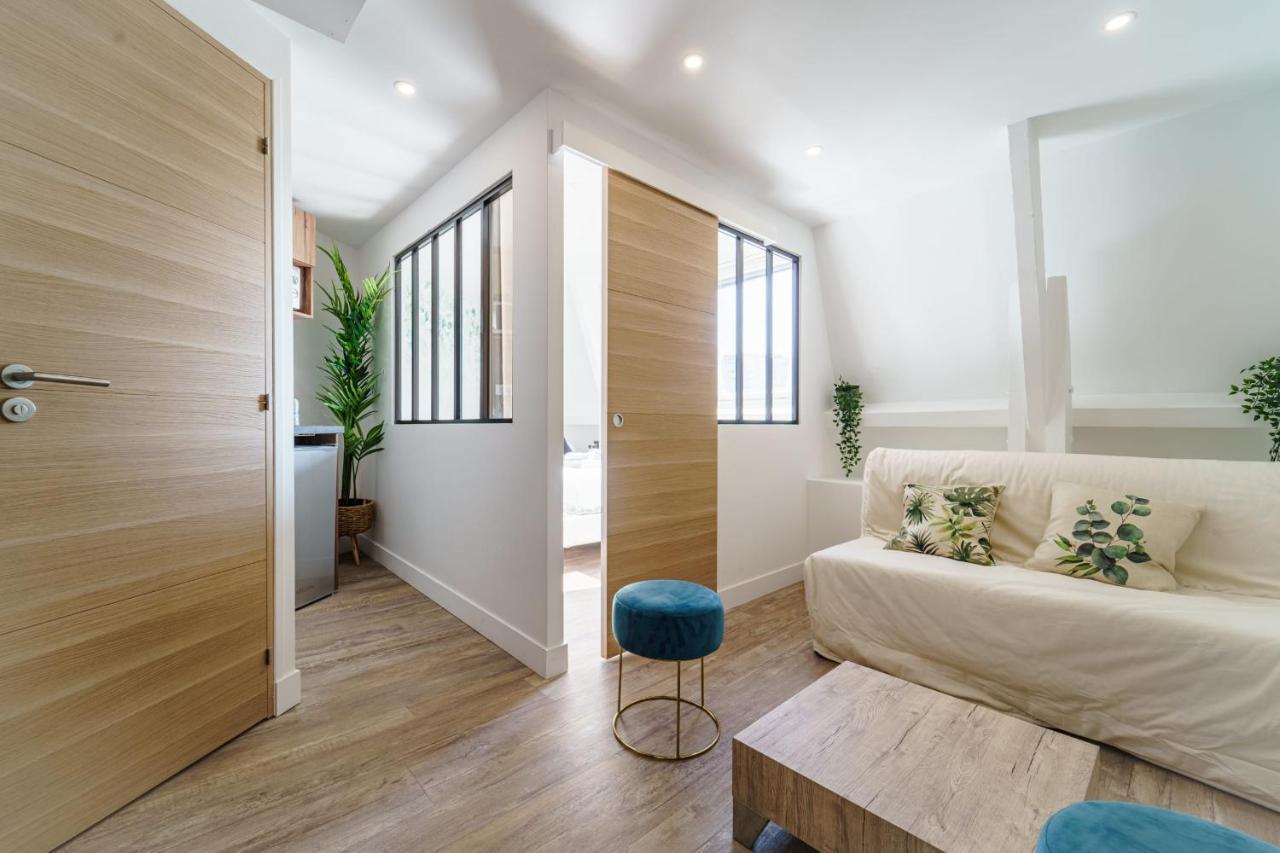 Parisian Flat With Eiffel Tower View Apartment Exterior photo